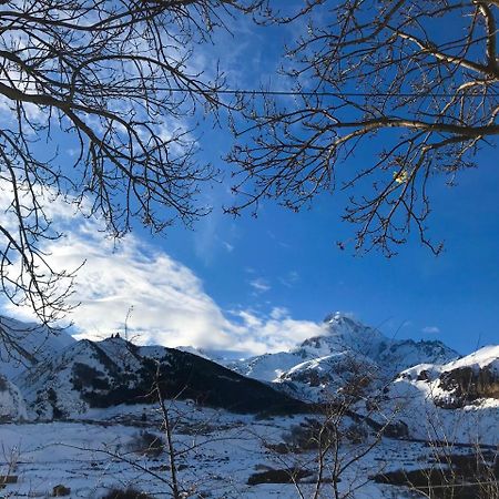 Riverside Kazbegi Luaran gambar