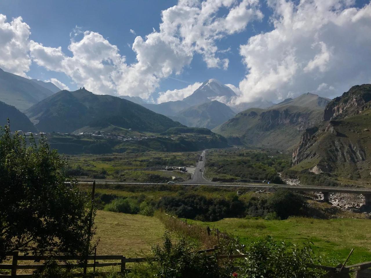 Riverside Kazbegi Luaran gambar