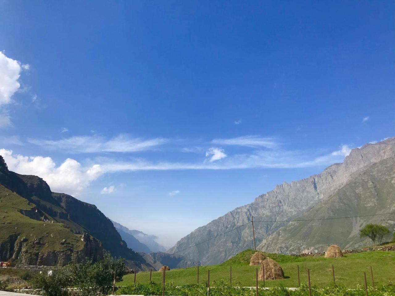 Riverside Kazbegi Luaran gambar