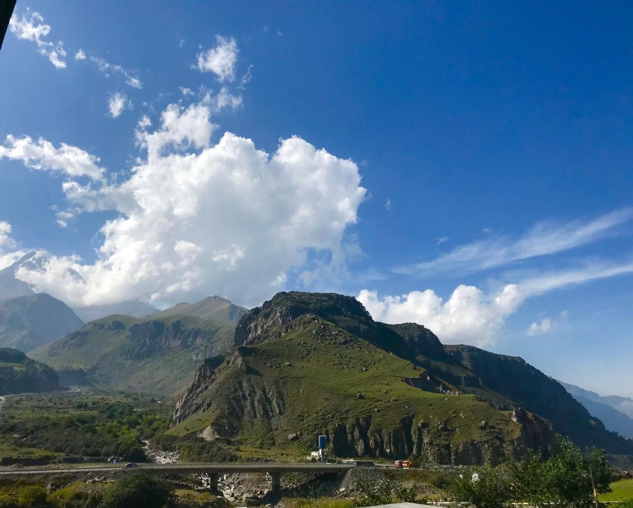 Riverside Kazbegi Luaran gambar
